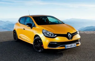 200-konne Renault Clio za 25 tys. euro — zdjęcie 3