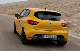 200-konne Renault Clio za 25 tys. euro — zdjęcie 7