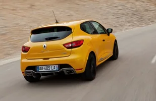 200-konne Renault Clio za 25 tys. euro — zdjęcie 8