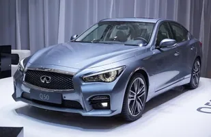 Infiniti Q50 z dieslem Mercedesa — zdjęcie 3