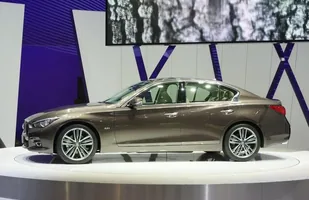 Infiniti Q50 z dieslem Mercedesa — zdjęcie 7