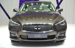 Infiniti Q50 z dieslem Mercedesa — zdjęcie 8