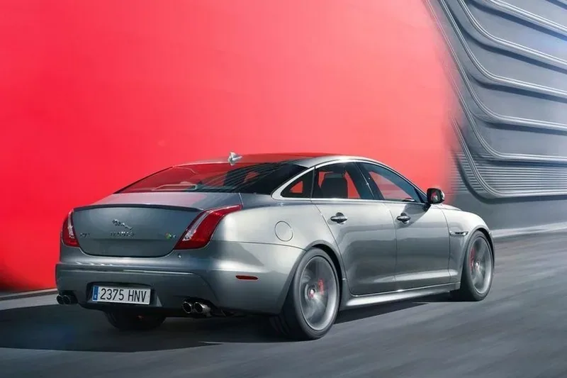Jaguar XJR