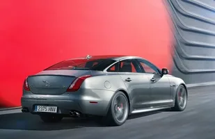 Takiego Jaguara jeszcze nie było. Nazywa się XJR — zdjęcie 2