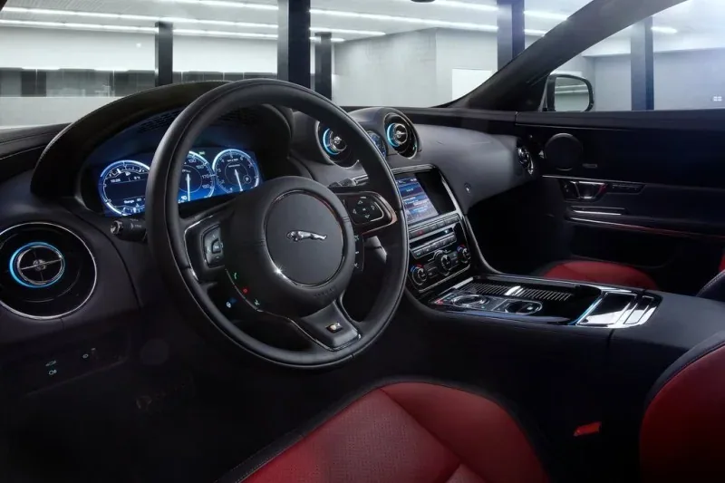 Jaguar XJR