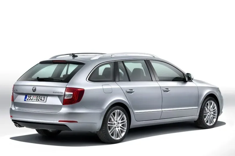 Oficjalnie: Skoda Superb po liftingu
