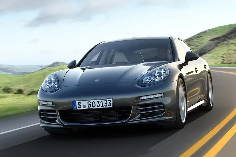 Porsche Panamera 4S