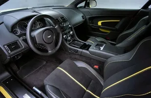 Bardzo szybki, nowy Aston Martin V12 Vantage S — zdjęcie 3