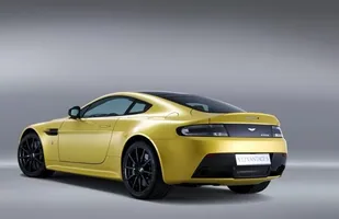 Bardzo szybki, nowy Aston Martin V12 Vantage S — zdjęcie 4
