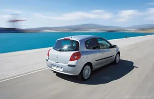 Używane: Renault Clio III — zdjęcie 8