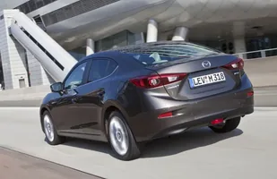 Nowa Mazda3 Sedan oficjalnie — zdjęcie 10