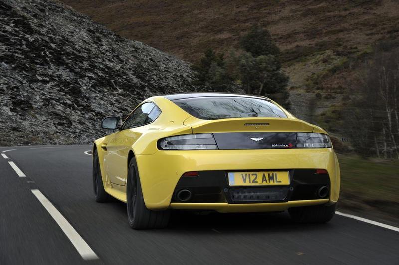 Bardzo szybki, nowy Aston Martin V12 Vantage S