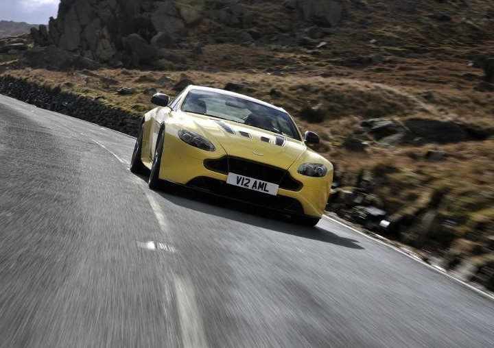 Bardzo szybki, nowy Aston Martin V12 Vantage S