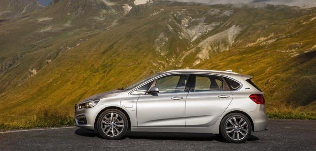 BMW 225 xe