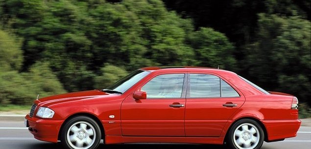 Styliści Mercedesa starali się nawiązać do produkowanej w momencie debiutu auta klasy E typoszeregu W124