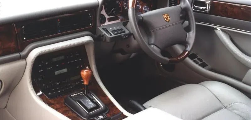 Wnętrze Jaguara XJ