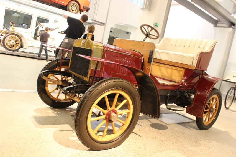 Na zdjęciu pierwszy samochód w historii marki model A