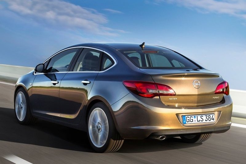 Nowy Opel Astra Sedan. Debiut w Moskwie!