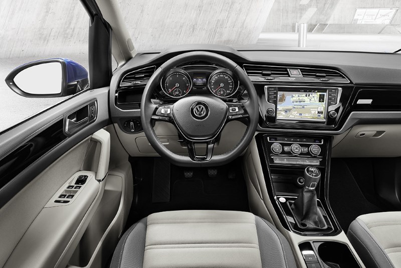 Volkswagen Touran z nowymi silnikami. Ceny