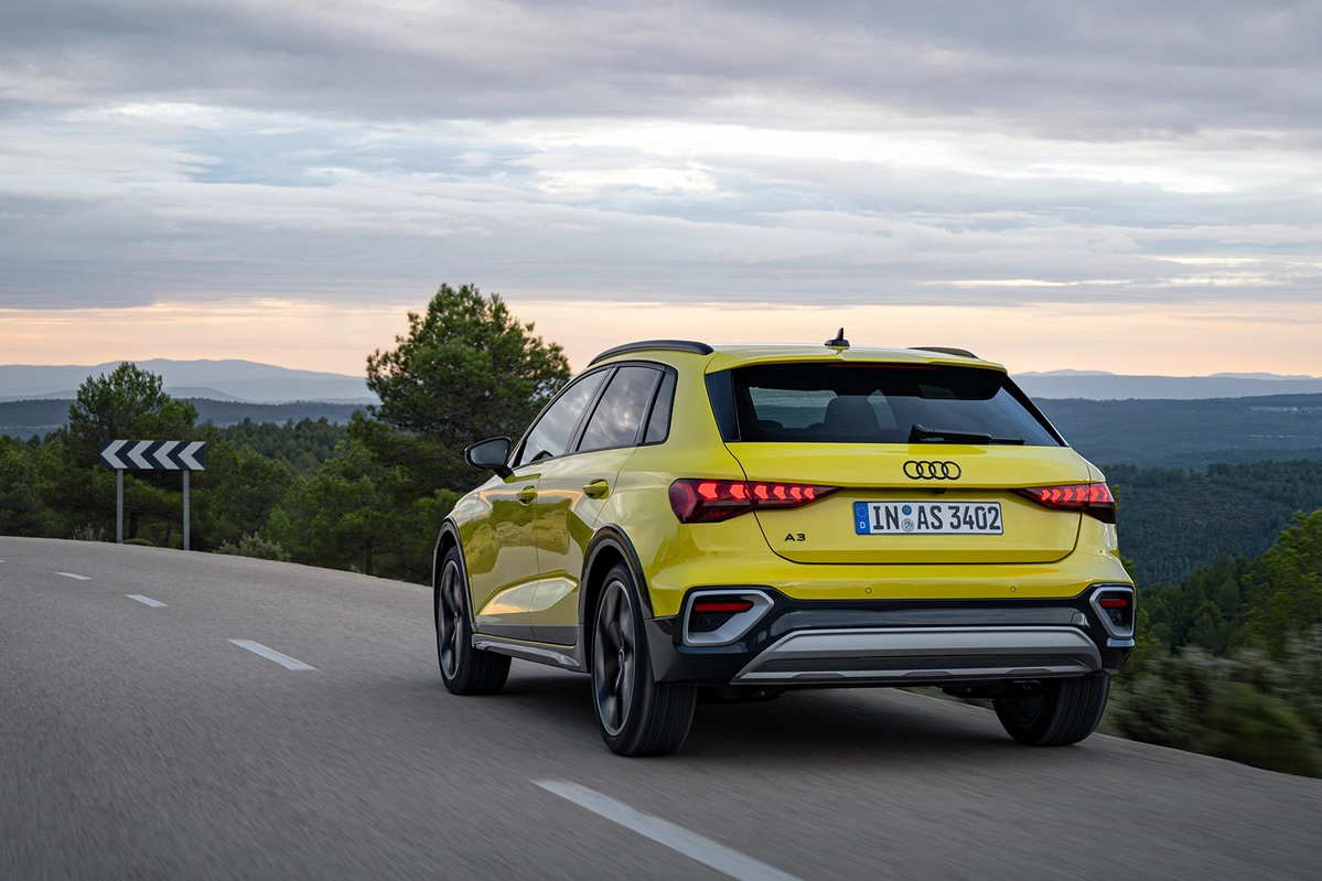 Audi A3 IV FL Allstreet 40TFSI 204 KM