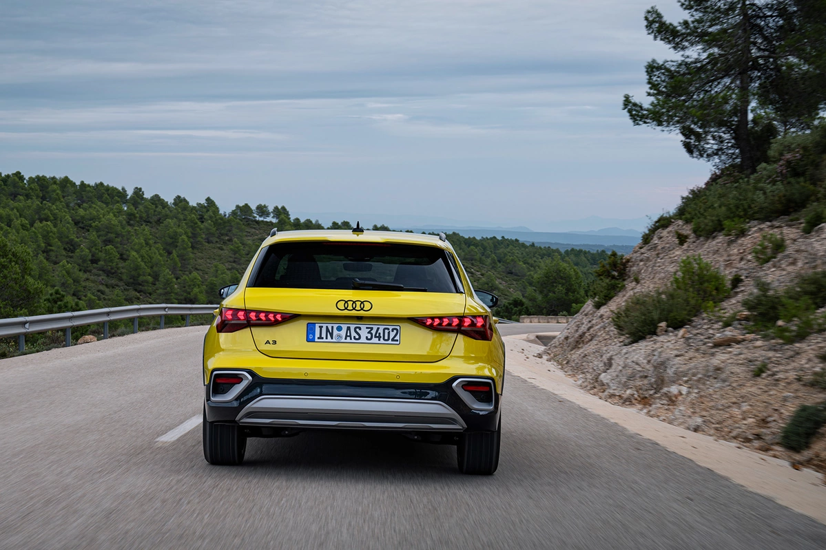 Audi A3 IV FL Allstreet 40TFSI 204 KM