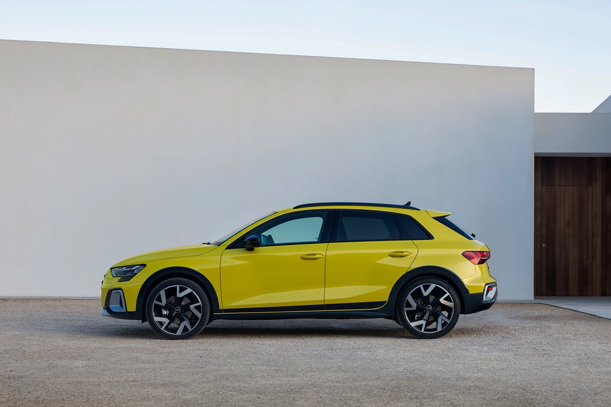 Audi A3 IV FL Allstreet 40TFSI 204 KM