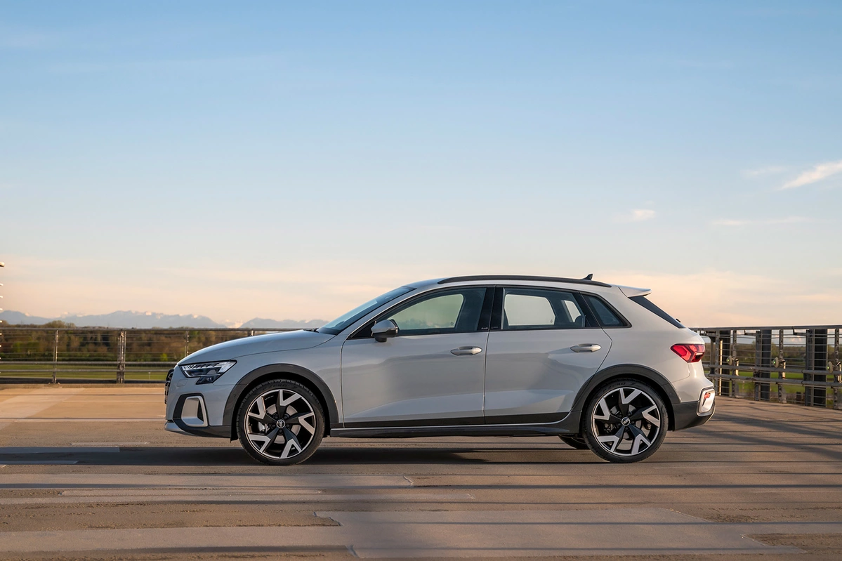 Audi A3 IV FL Allstreet 40TFSI 204 KM
