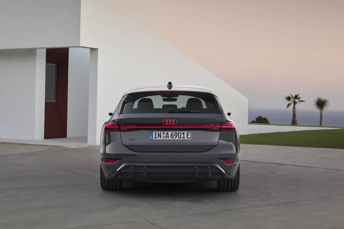 Audi A6 C9 e-tron Performance 367 KM