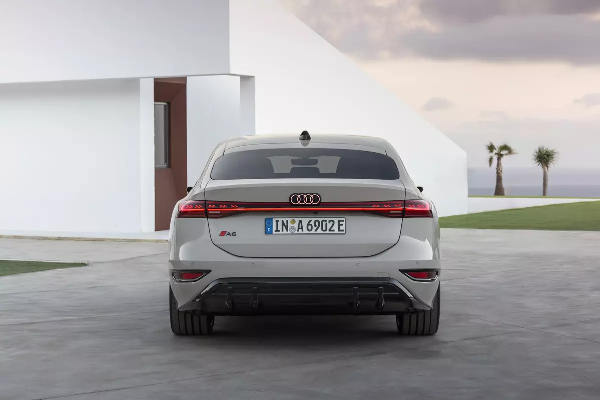 Audi A6 C9 e-tron Performance 367 KM