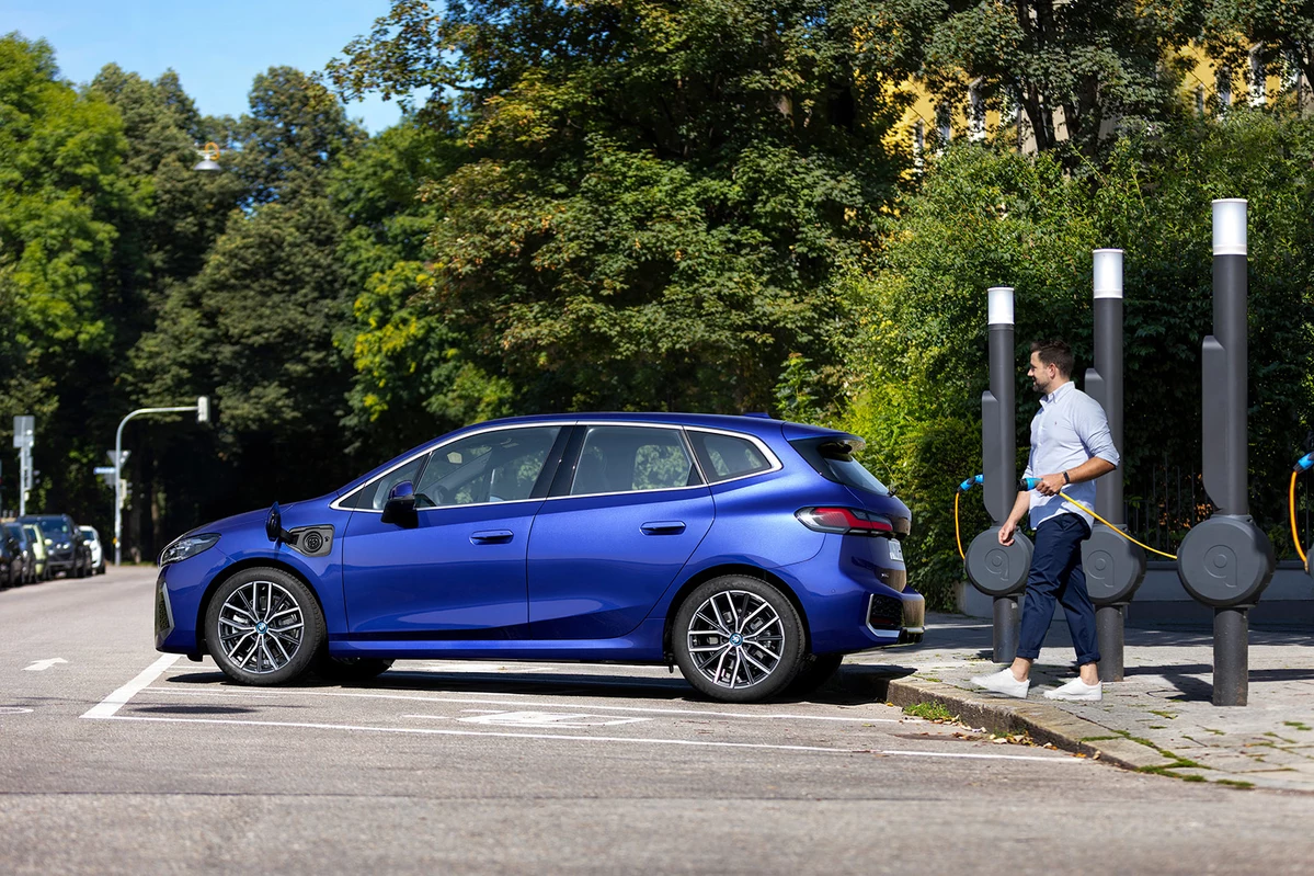 BMW 223 U06 218 KM