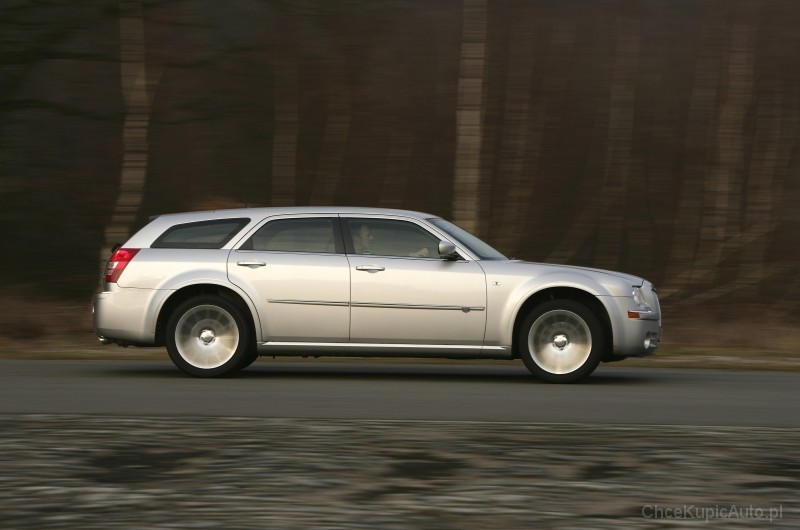 Chrysler 300C FL 6.1 Hemi SRT8 431 KM