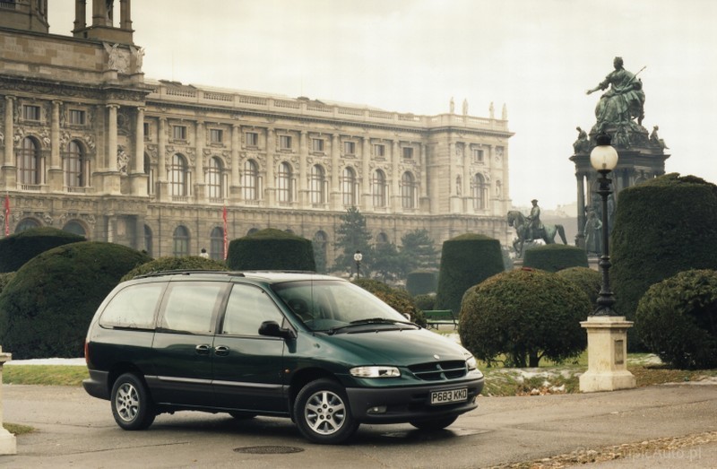 Chrysler Grand Voyager III 3.8 166 KM