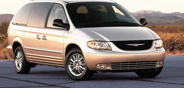 Chrysler Town and Country IV 3.3 174 KM