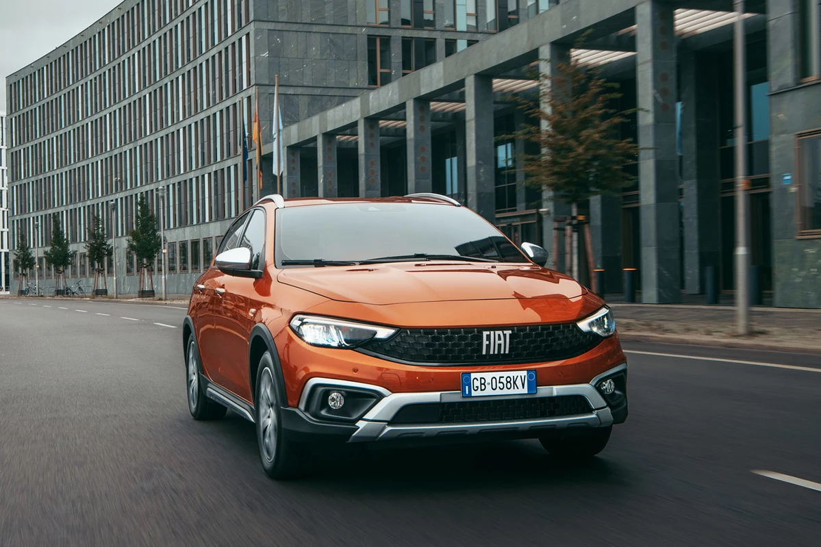 Fiat Tipo II FL Cross 1.5 Hybrid 130 KM