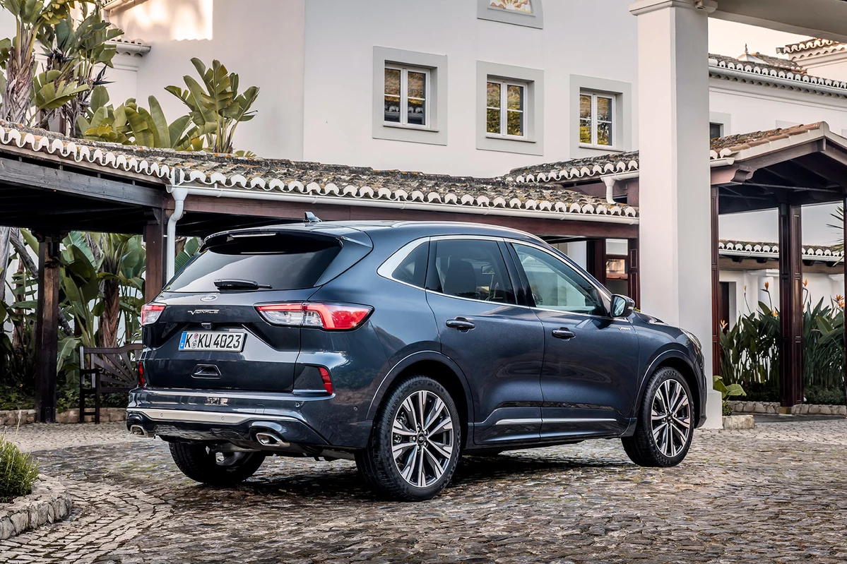 Ford kuga vignale plug store in hybrid 2021