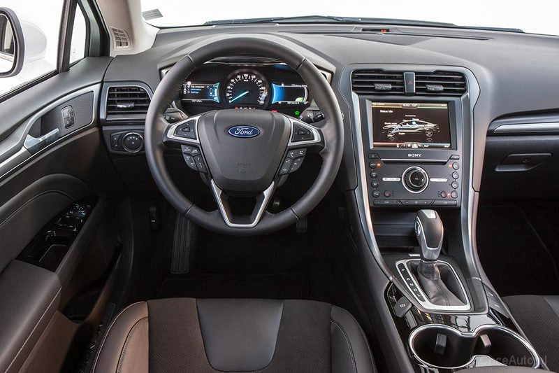a cup of Credentials Mainstream Ford Mondeo Mk5 1.5 EcoBoost 160 KM 2017 sedan skrzynia automat napęd  przedni - zdjęcie 10