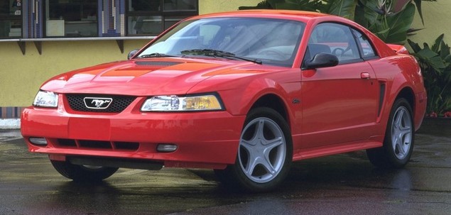 Ford Mustang IV 5.0 215 KM