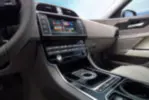 Jaguar XE I 2.0 240 KM — zdjęcie 3