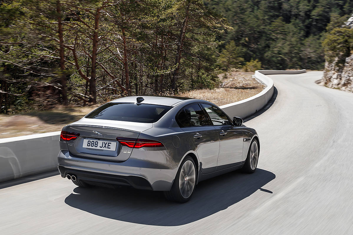 Jaguar XE I FL D180 180 KM