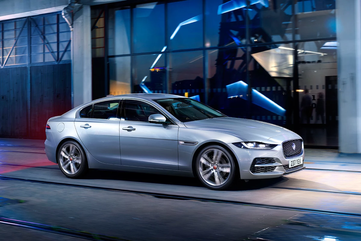 Jaguar XE I FL2 P300 300 KM