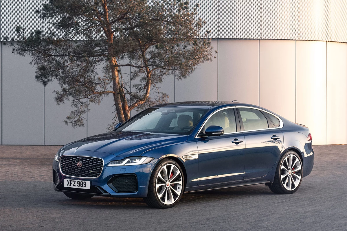 Jaguar XE I FL2 D200 MHEV 204 KM