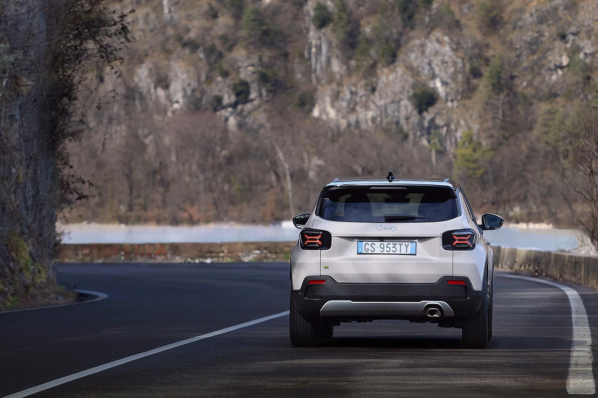 Jeep Avenger 1.2 E-HYBRID 100 KM