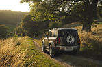 Land Rover Defender IV 90 2.0i4D 200 KM