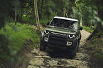 Land Rover Defender IV 90 2.0i4D 200 KM
