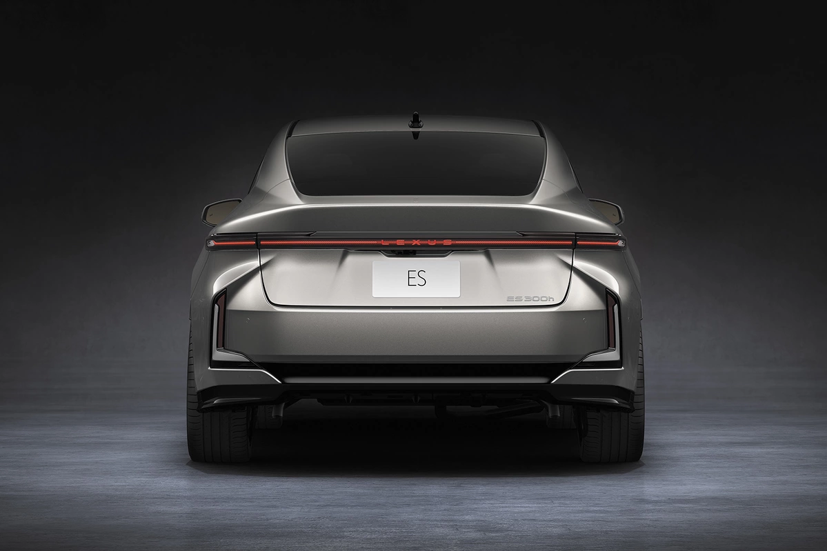 Lexus ES VIII 300h 201 KM