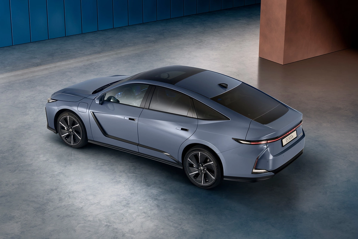 Lexus ES VIII 500e 343 KM