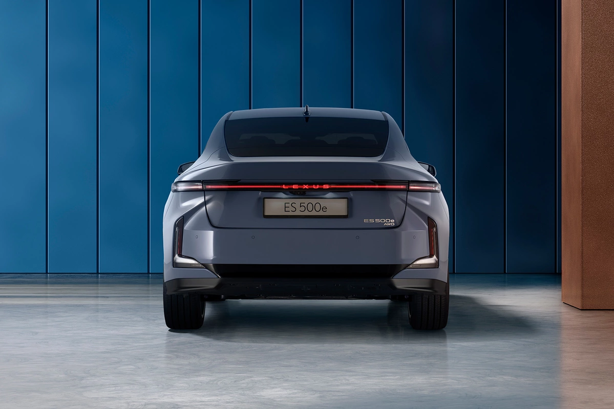 Lexus ES VIII 500e 343 KM