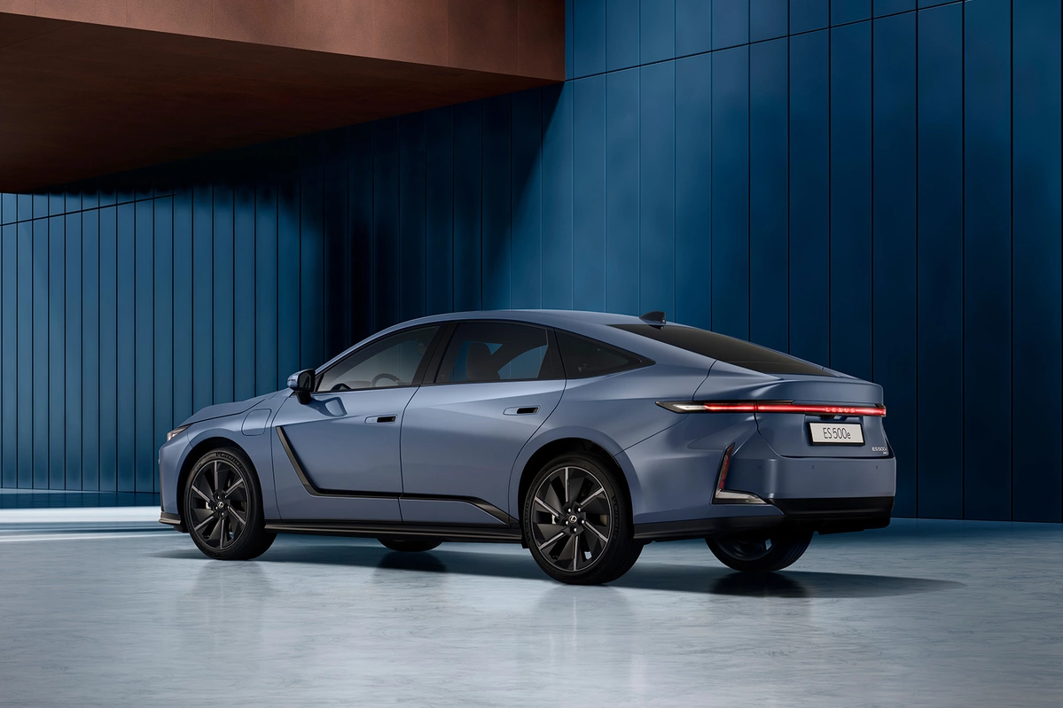 Lexus ES VIII 500e 343 KM