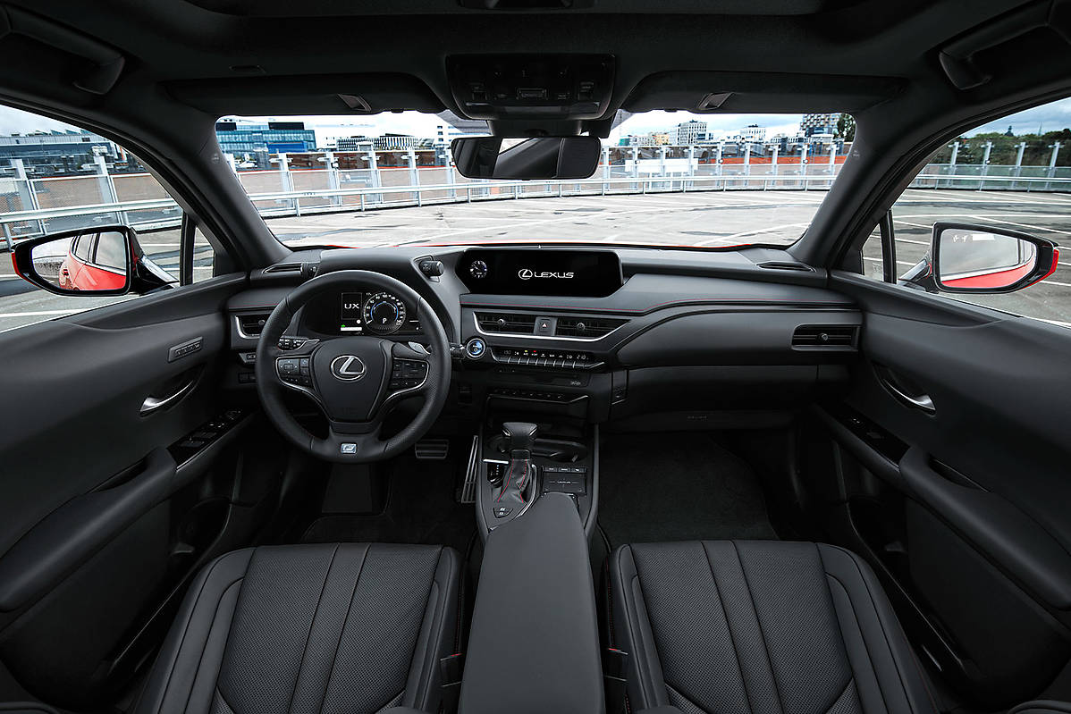 Lexus UX 200 171 KM 2018 crossover skrzynia automat napęd