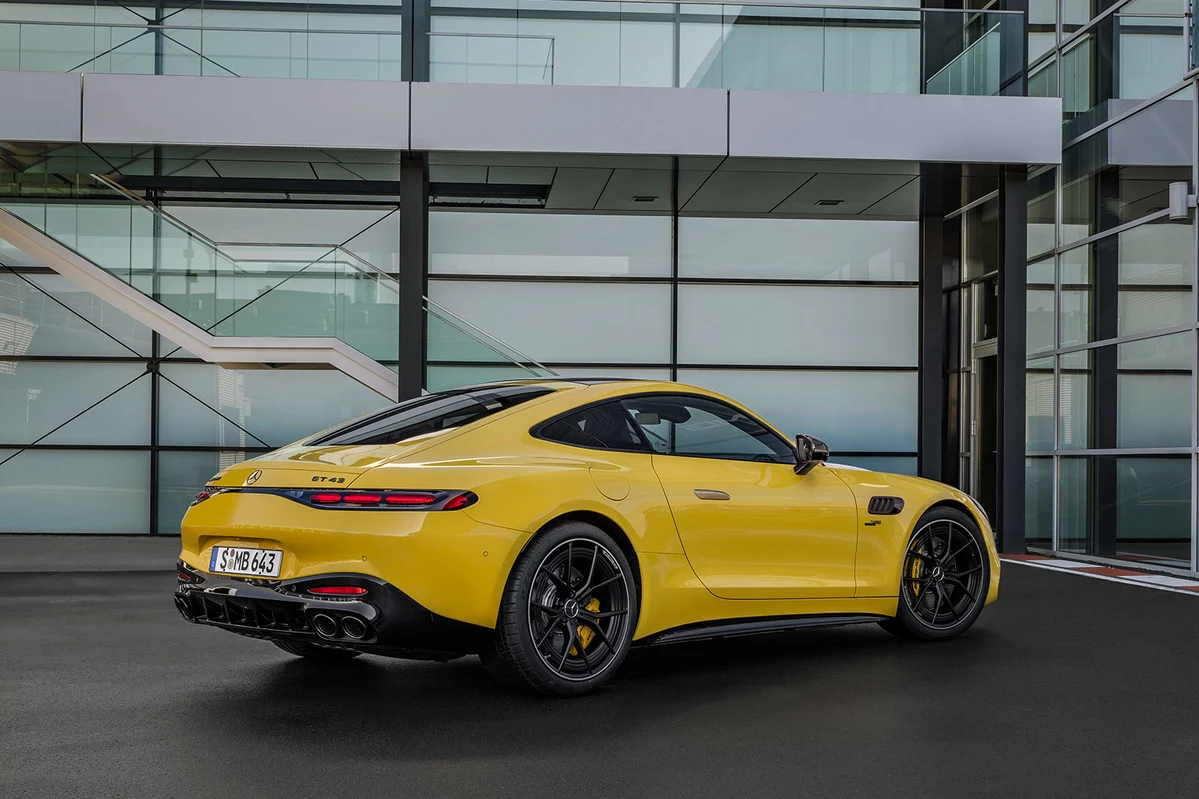 Mercedes-AMG GT C192 43 AMG 421 KM 2024